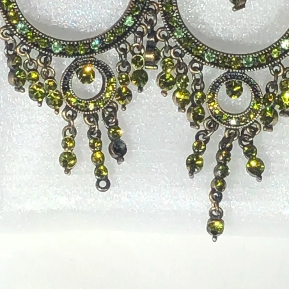 VINTAGE GREEN CRYSTAL CHANDELIER DROP EARRINGS